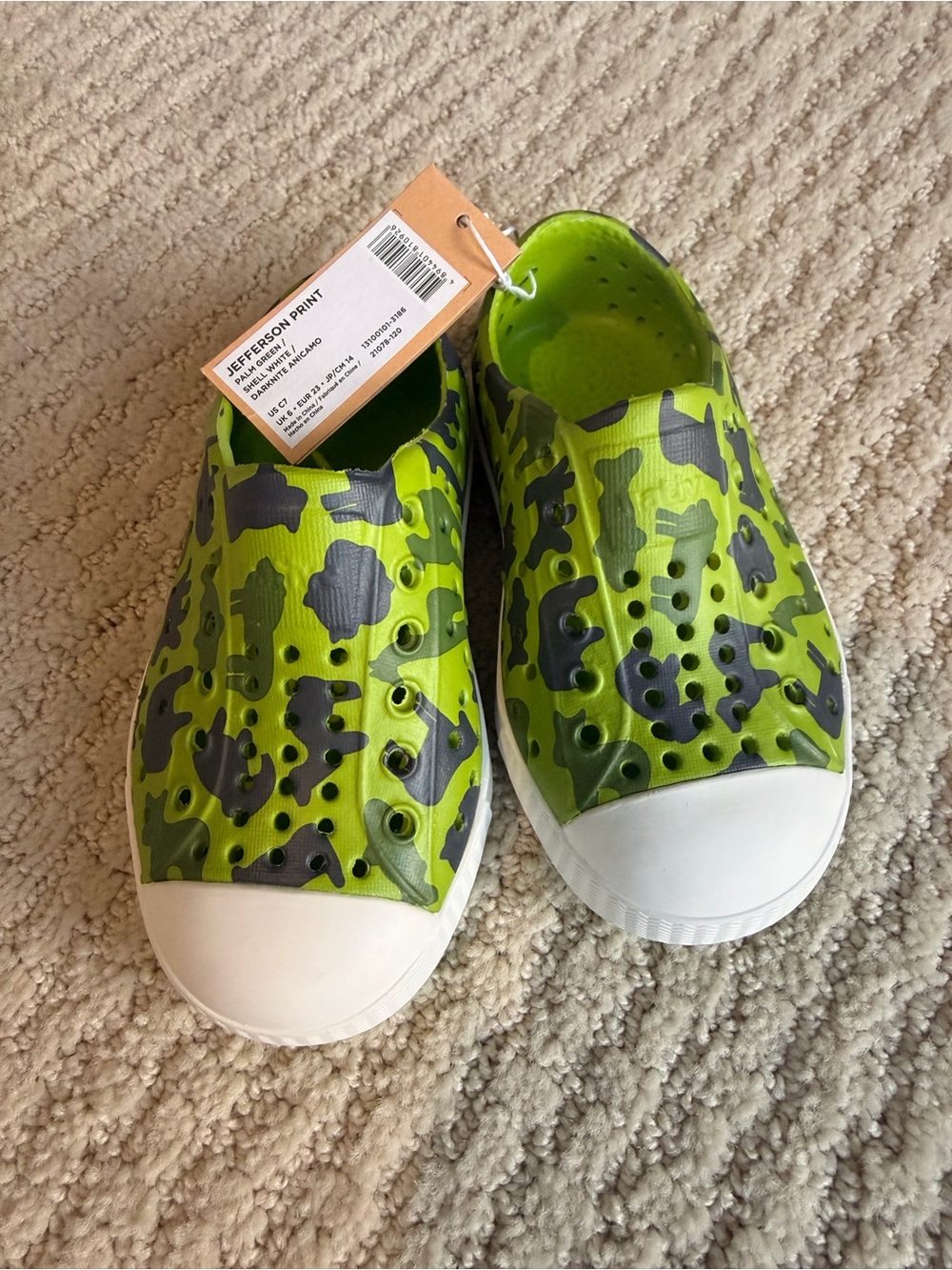 NATIVE Jefferson Kids Water Shoes in Neon Green Camo Size 7c NWT